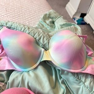Limited edition pastel colored lightly lined bra size 38B with wire by cups